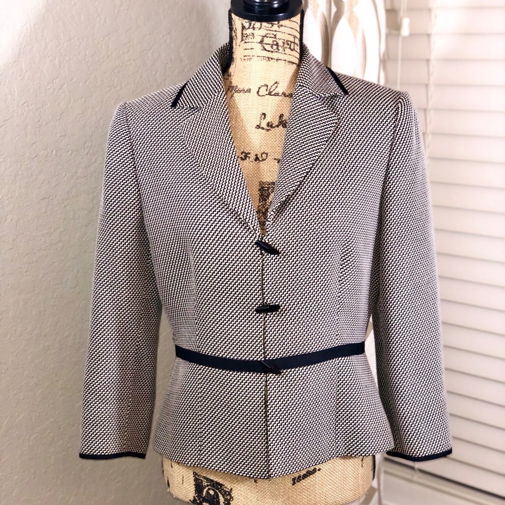 Tahari Black & White Blazer with black trim size 8
